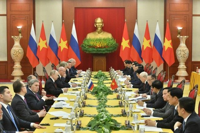 В. Путин в ЦК КПВ на переговорах с генсеком Нгуен Фу Чонгом 