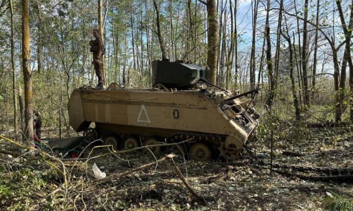 трофейный британский БТР M113 с кустарной турелью, захваченный бойцами «Севера» в ходе штурма позиций ВСУ в Курской области